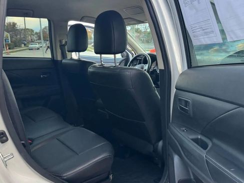 Used 2016 Mitsubishi Outlander SEL image 23