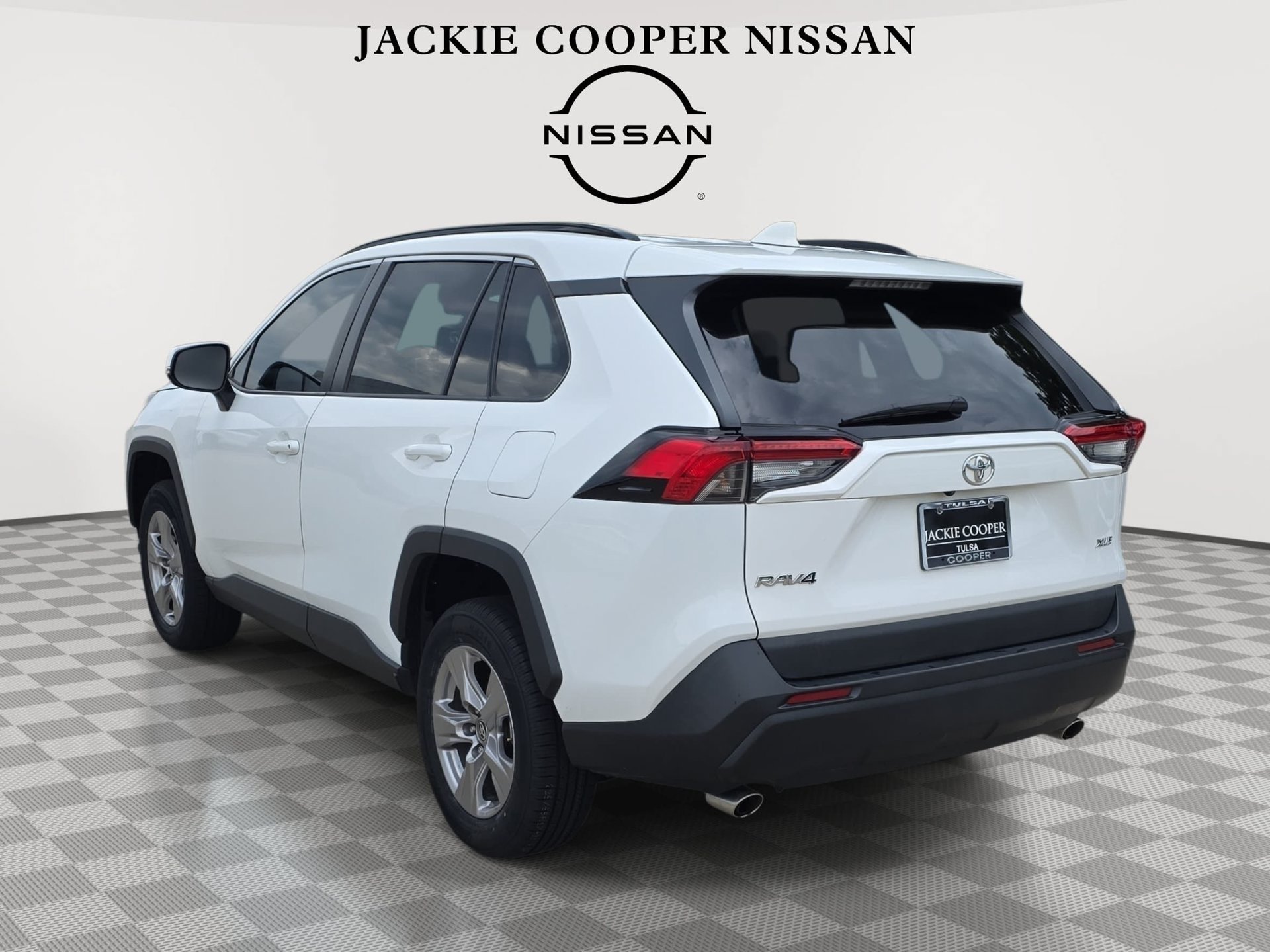 Used 2023 Toyota RAV4 XLE w/ Convenience Package FWD image 7
