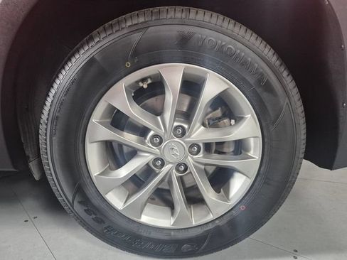 Used 2020 Hyundai Santa Fe SEL FWD image 11