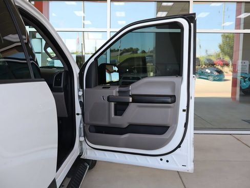 Used 2019 Ford F150 XLT w/ Equipment Group 302A Luxury AWD/4WD image 35