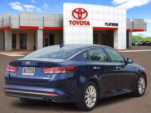 Used 2018 Kia Optima S FWD image 4