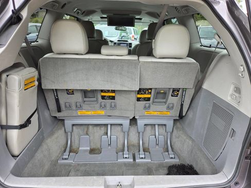 Used 2014 Toyota Sienna XLE w/ Entertainment Package FWD image 29
