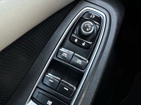 Used 2022 Subaru Ascent Touring image 18