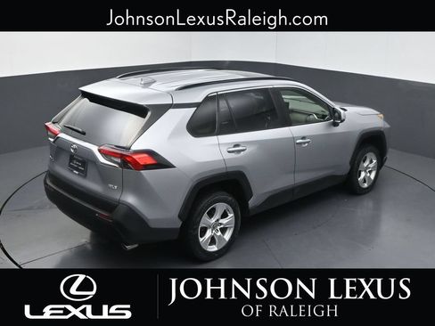 Used 2019 Toyota RAV4 XLE w/ Convenience Package FWD image 27