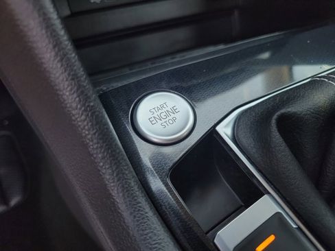 Used 2025 Volkswagen Taos SE image 14