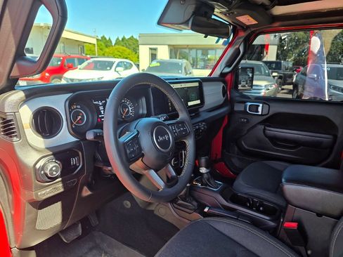 Used 2024 Jeep Gladiator Sport AWD/4WD image 10