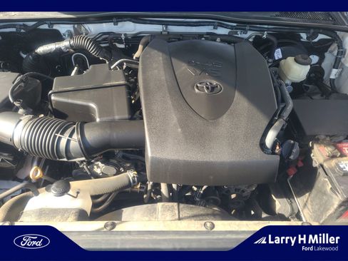 Used 2018 Toyota Tacoma SR5 image 22