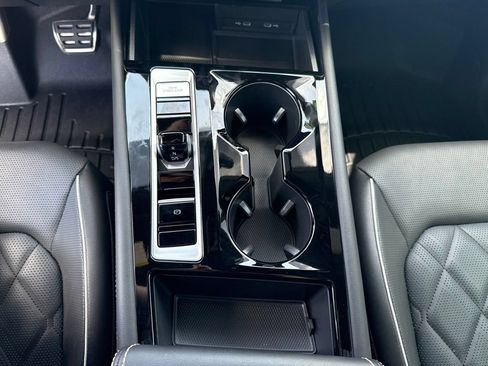 Used 2024 Volkswagen Atlas Cross Sport SEL Premium R-Line AWD/4WD image 19