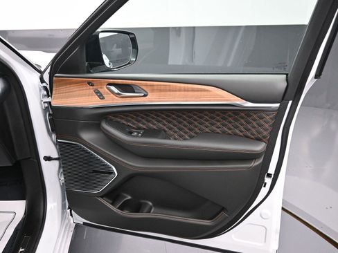 Used 2025 Jeep Grand Cherokee L Summit image 7