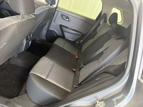 Used 2023 Nissan Rogue SV image 14