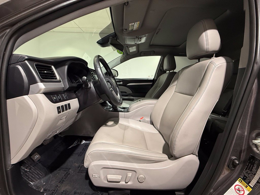 Certified 2019 Toyota Highlander XLE AWD/4WD image 13