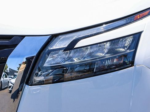 Used 2025 Nissan Pathfinder S FWD image 6