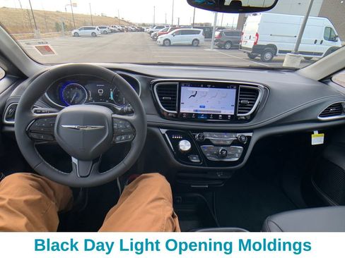 New 2026 Chrysler Pacifica Select w/ S Appearance Package image 13