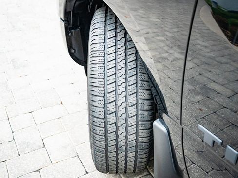 Used 2024 Nissan Titan SV w/ SV Bronze Edition Package image 37