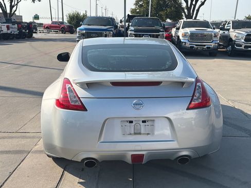 Used 2015 Nissan 370Z Coupe RWD image 3
