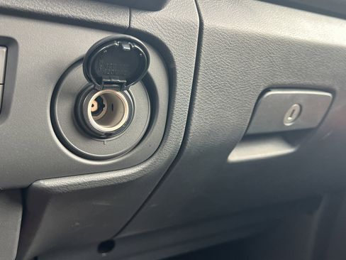 Used 2025 Nissan Frontier PRO-4X image 8