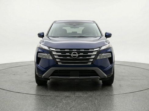 Used 2025 Nissan Rogue SV image 2