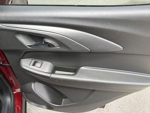 Used 2025 Chevrolet TrailBlazer LT FWD image 27