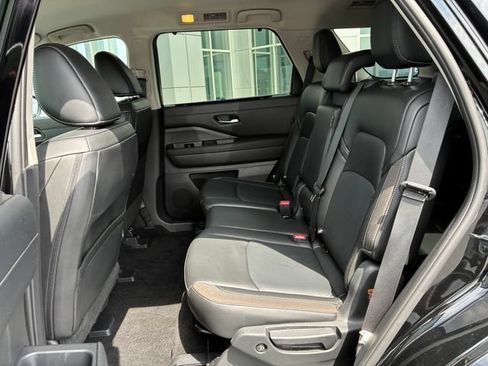 Certified 2025 Nissan Pathfinder SL FWD image 18