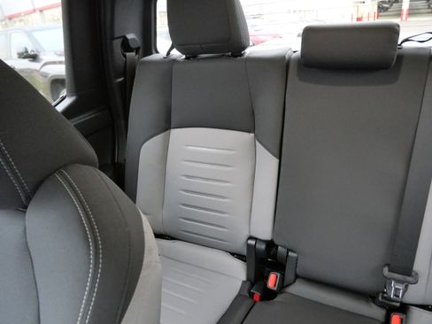 Certified 2025 Toyota Tacoma TRD Off-Road image 13