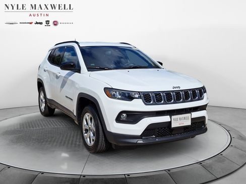 New 2026 Jeep Compass Latitude image 2