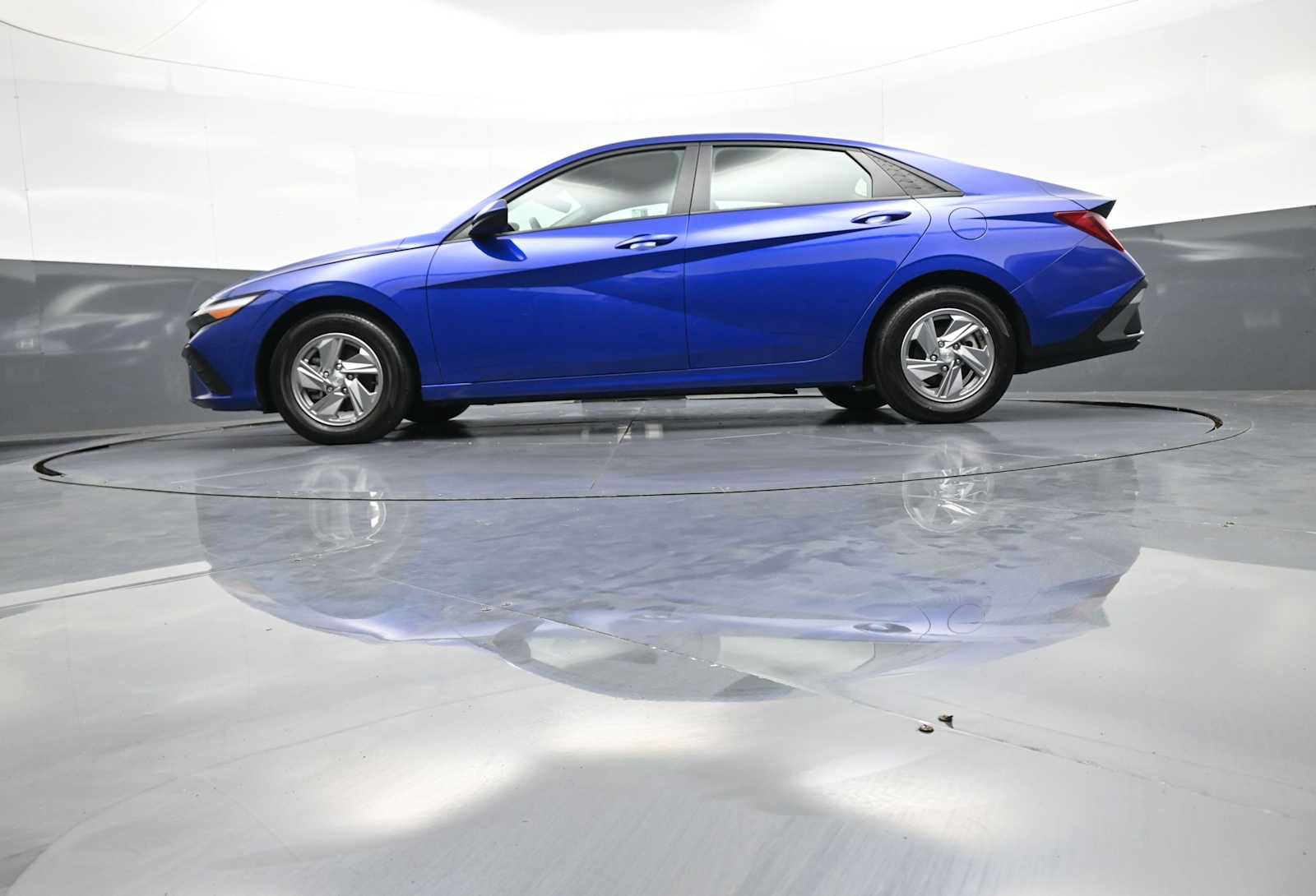 Certified 2025 Hyundai Elantra SE w/ Cargo Package FWD image 31