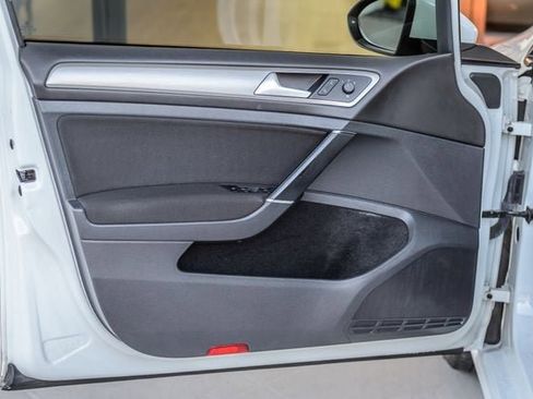 Used 2016 Volkswagen Golf S image 43