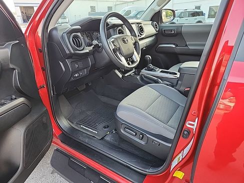 Used 2022 Toyota Tacoma SR5 AWD/4WD image 28