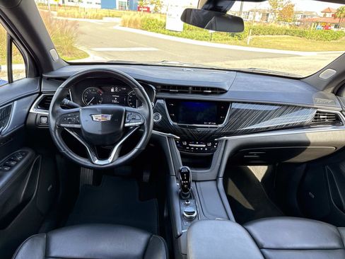 Used 2025 Cadillac XT6 Premium Luxury image 18