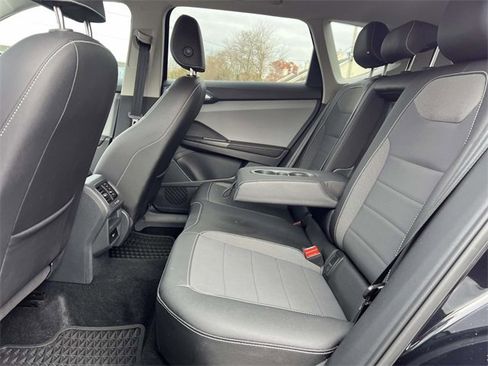 Used 2024 Volkswagen Taos SE image 11