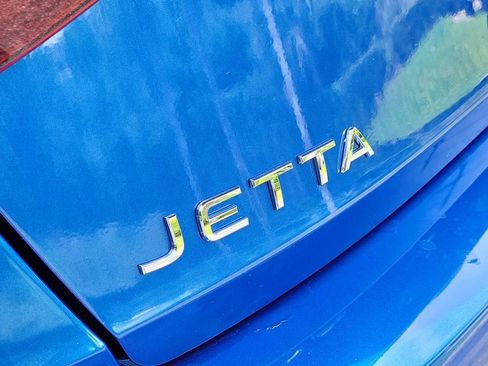 Used 2024 Volkswagen Jetta SE w/ Panoramic Sunroof Package FWD image 5