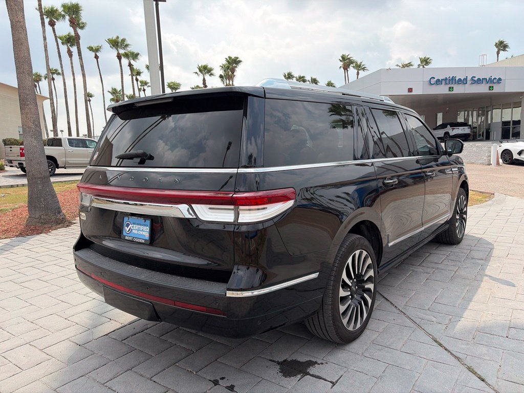 Used 2023 Lincoln Nautilus FWD w/ Premium Package image 4