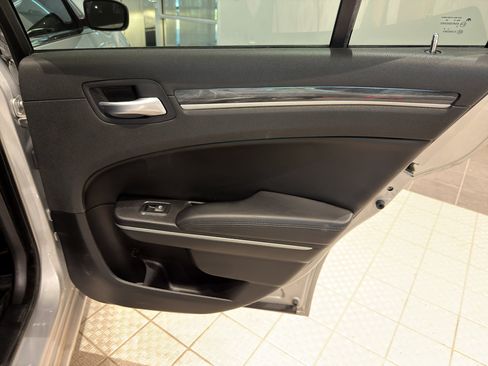 Used 2021 Chrysler 300 Touring w/ Driver Convenience Group image 22