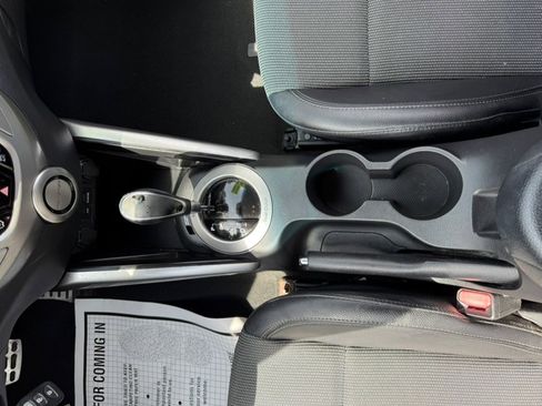 Used 2013 Hyundai Veloster w/ Style Pkg image 33