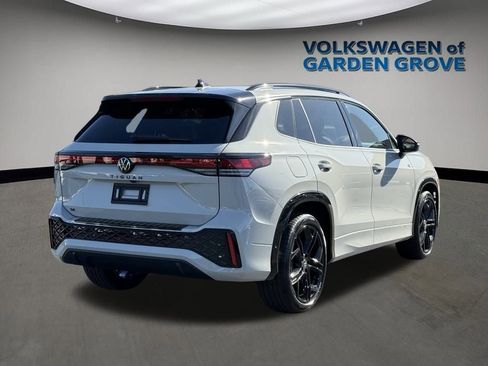 New 2026 Volkswagen Tiguan SE R-Line FWD image 7