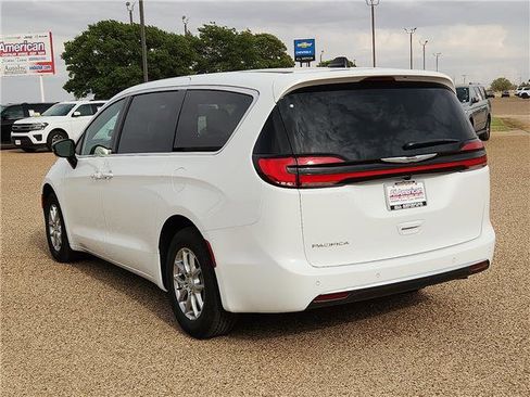 New 2026 Chrysler Pacifica Select FWD image 3