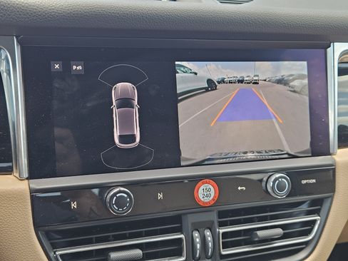 Certified 2026 Porsche Macan AWD/4WD image 18