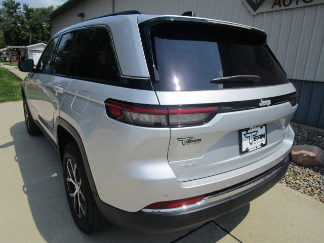 Used 2024 Jeep Grand Cherokee Limited AWD/4WD image 5