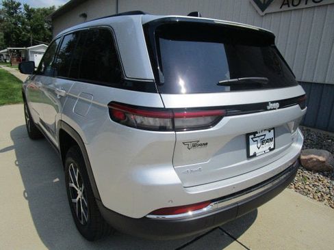 Used 2024 Jeep Grand Cherokee Limited AWD/4WD image 5