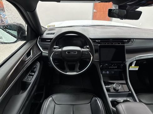 New 2025 Jeep Grand Cherokee Limited w/ Luxury Tech Group II AWD/4WD image 43