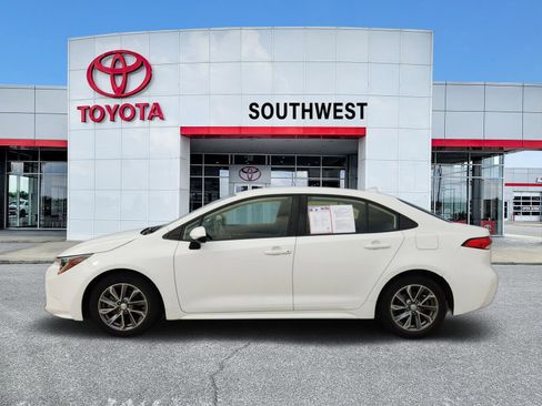 Used 2020 Toyota Corolla LE image 3