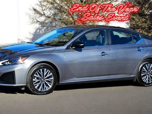 Used 2024 Nissan Altima 2.5 SV image 1