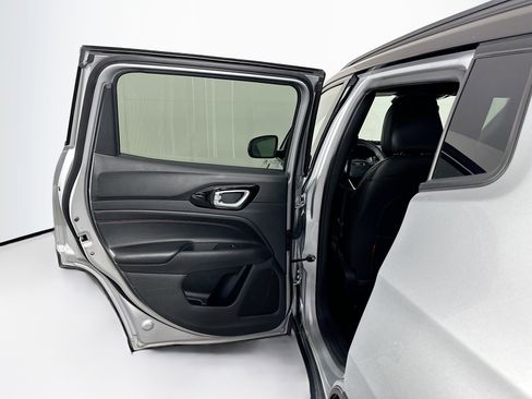 Used 2025 Jeep Compass Trailhawk AWD/4WD image 25