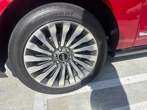 Used 2018 Lincoln Navigator Reserve w/ Technology Package AWD/4WD image 5