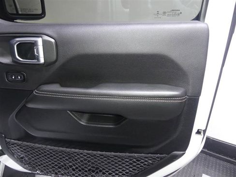 Used 2021 Jeep Gladiator Overland w/ Popular Equipment Package image 18