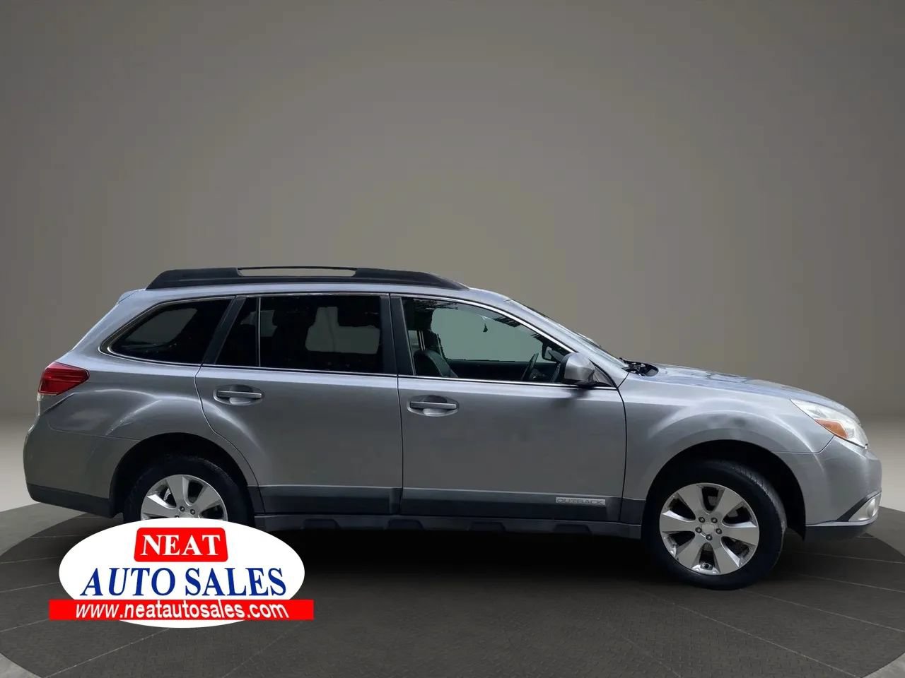 Used 2010 Subaru Outback 2.5i Limited AWD/4WD image 4