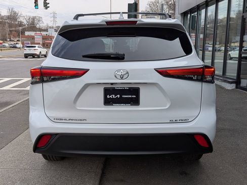 Used 2023 Toyota Highlander XLE image 7