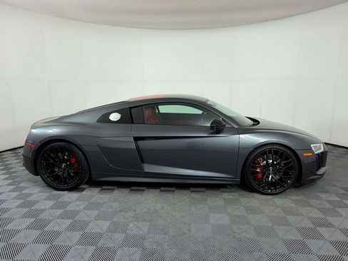Used 2018 Audi R8 V10 RWD image 9