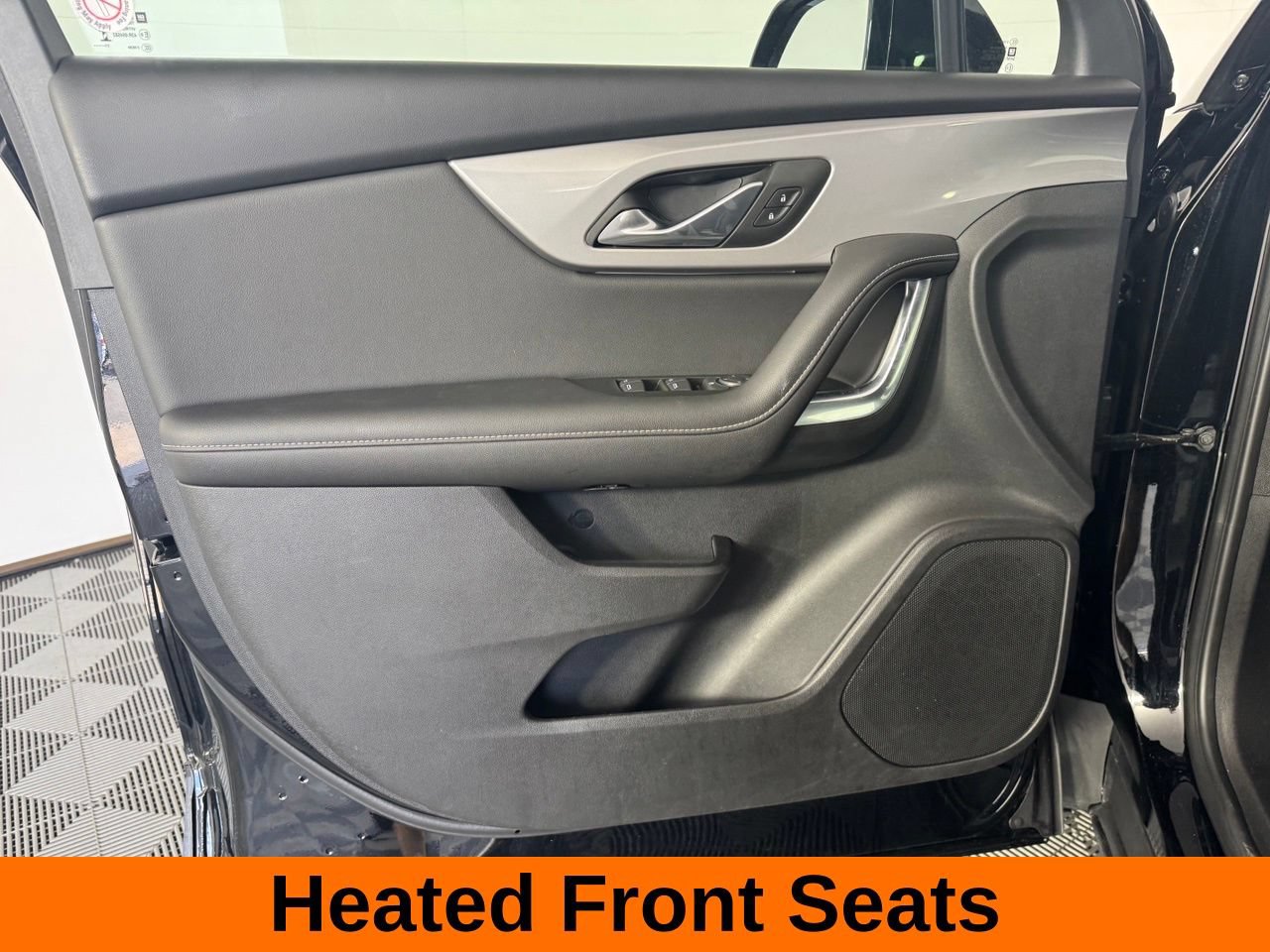 Used 2025 Chevrolet Blazer LT FWD image 11