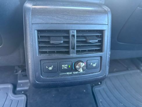 Used 2016 Toyota Avalon Limited w/ Toyota Safety Sense Package FWD image 25